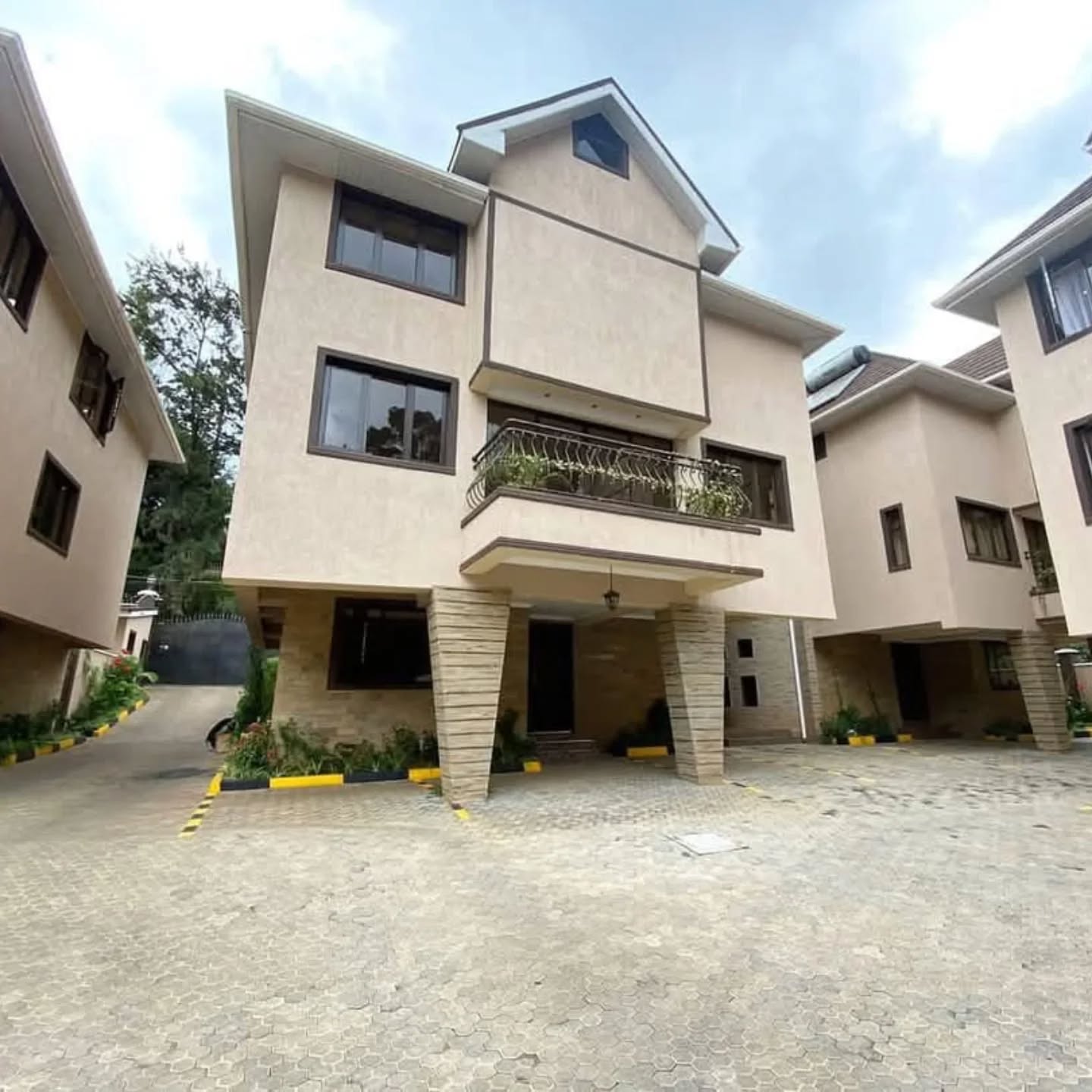 4 Bedroom Maisonette For Sale or Rent in Lavington