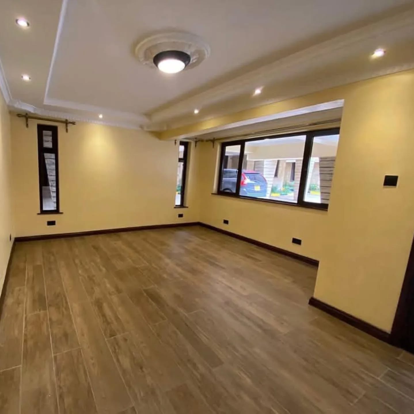 4 Bedroom Maisonette For Sale or Rent in Lavington Image