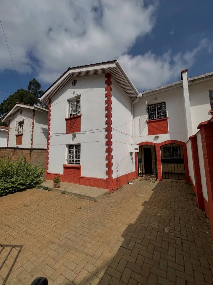 4 bedroom maisonette plus 1 bedroom guest bedroom to let in Lavington Image