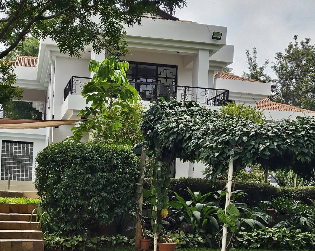4 bedroom maisonette plus 2 rooms dsq to let in Old Runda