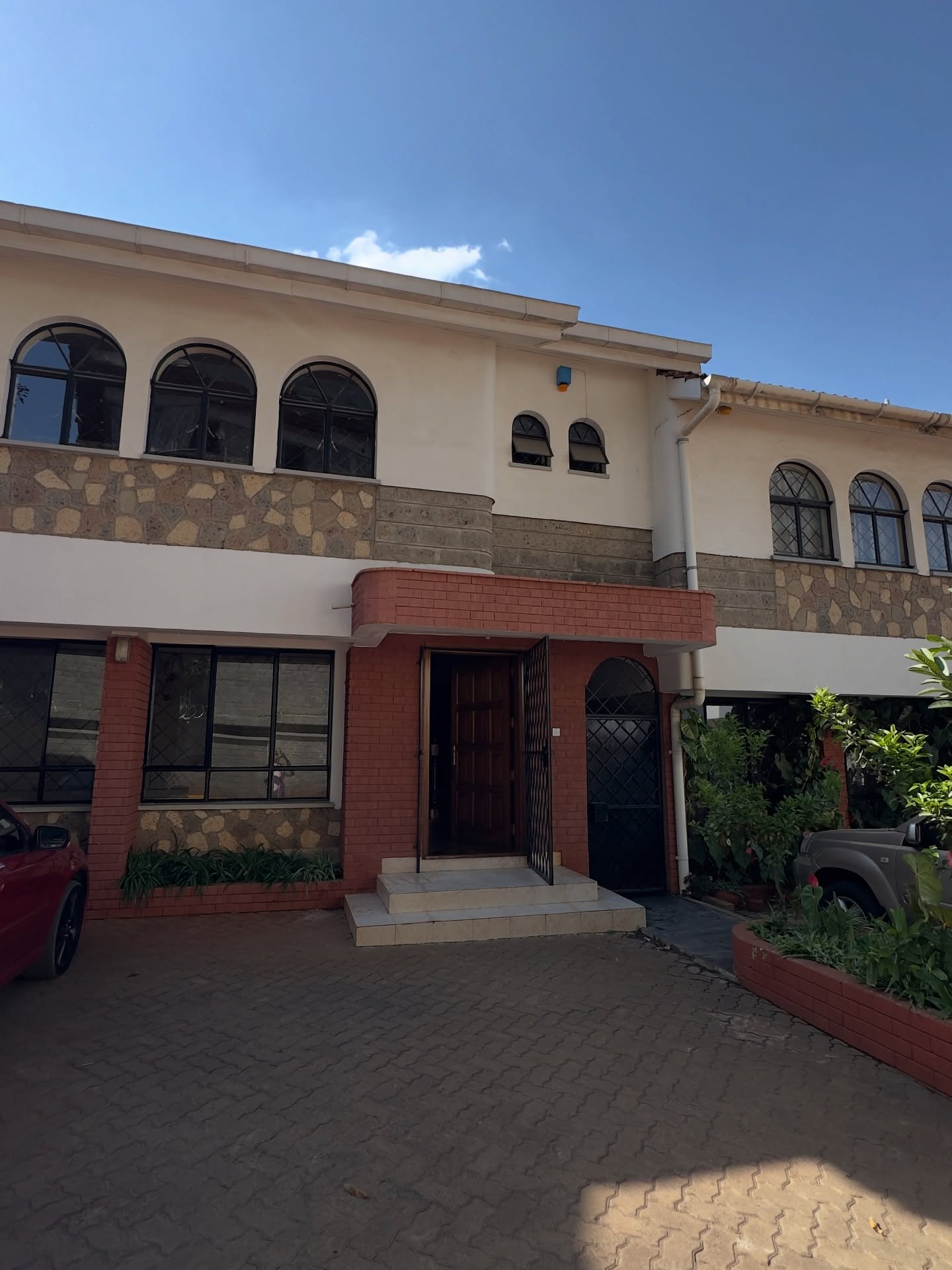 4 bedroom maisonette plus a dsq for sale in Brookside