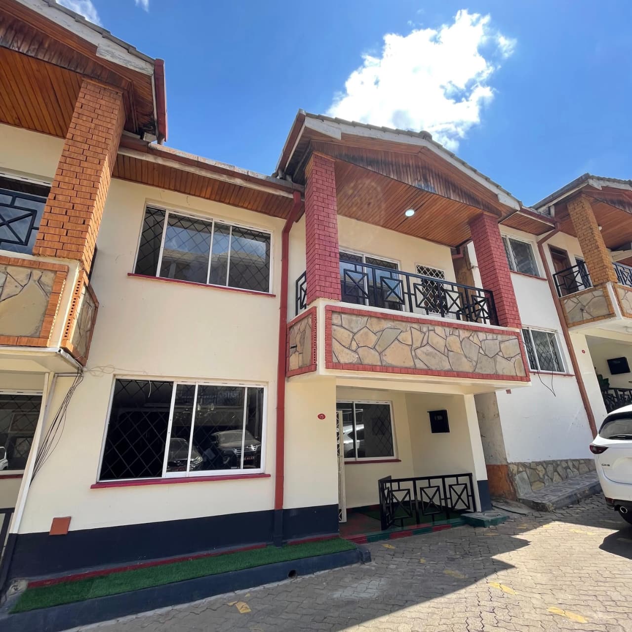 4 bedroom maisonette plus dsq for rent in kileleshwa