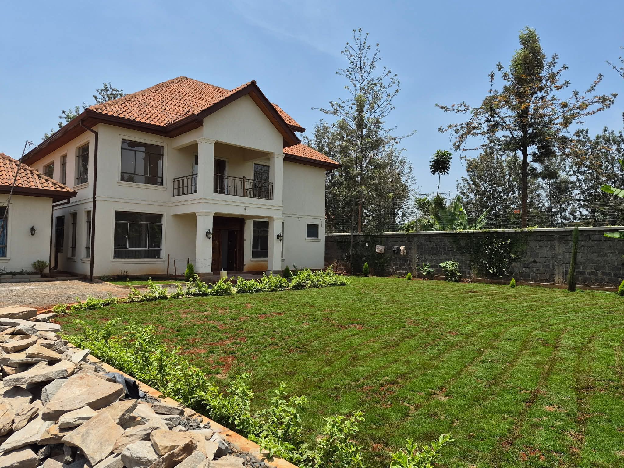 4 Bedroom Maisonette plus Dsq For Rent in Njathaini Rd,off Kiambu Rd