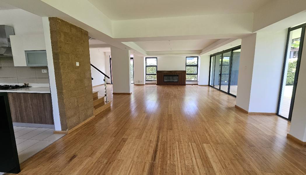 4 Bedroom Maisonette Plus DSQ For Sale in Garden Estate Image