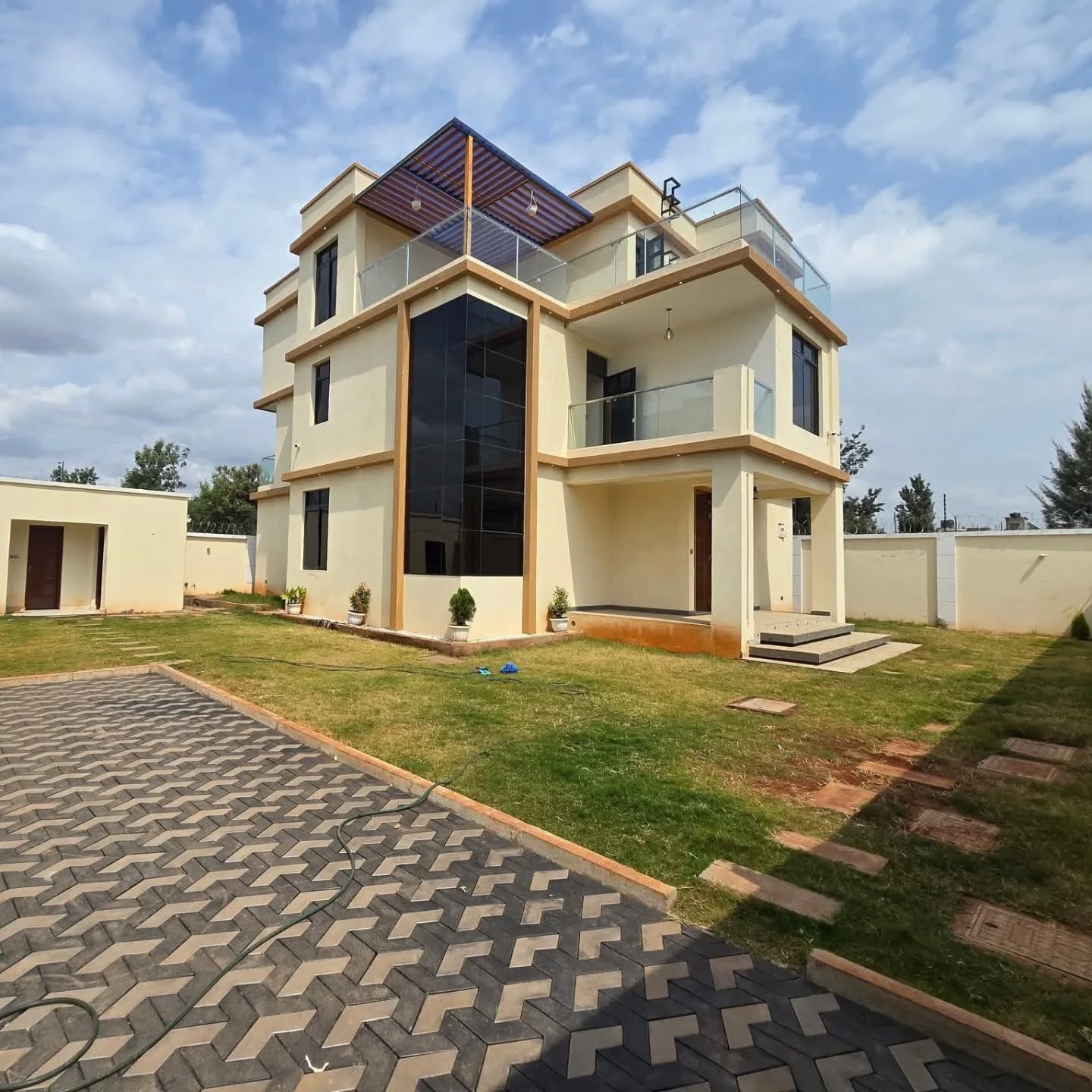 4 Bedroom Maisonette Plus DSQ For Sale in Kamakis, Ruiru