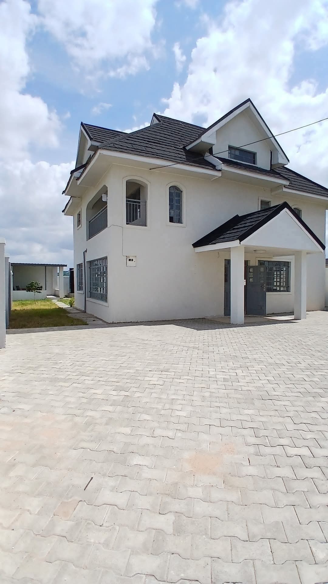 4 bedroom maisonette plus dsq for sale in Kitengela Image