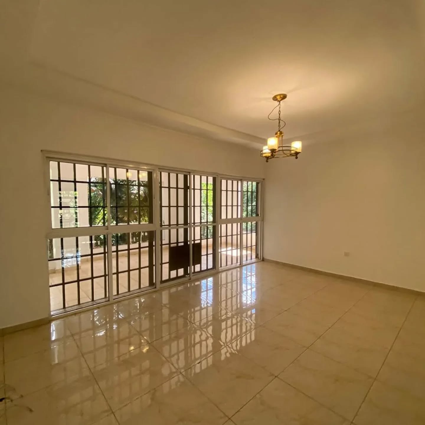 4 Bedroom Maisonette Plus Dsq For Sale in Ridgeways Image