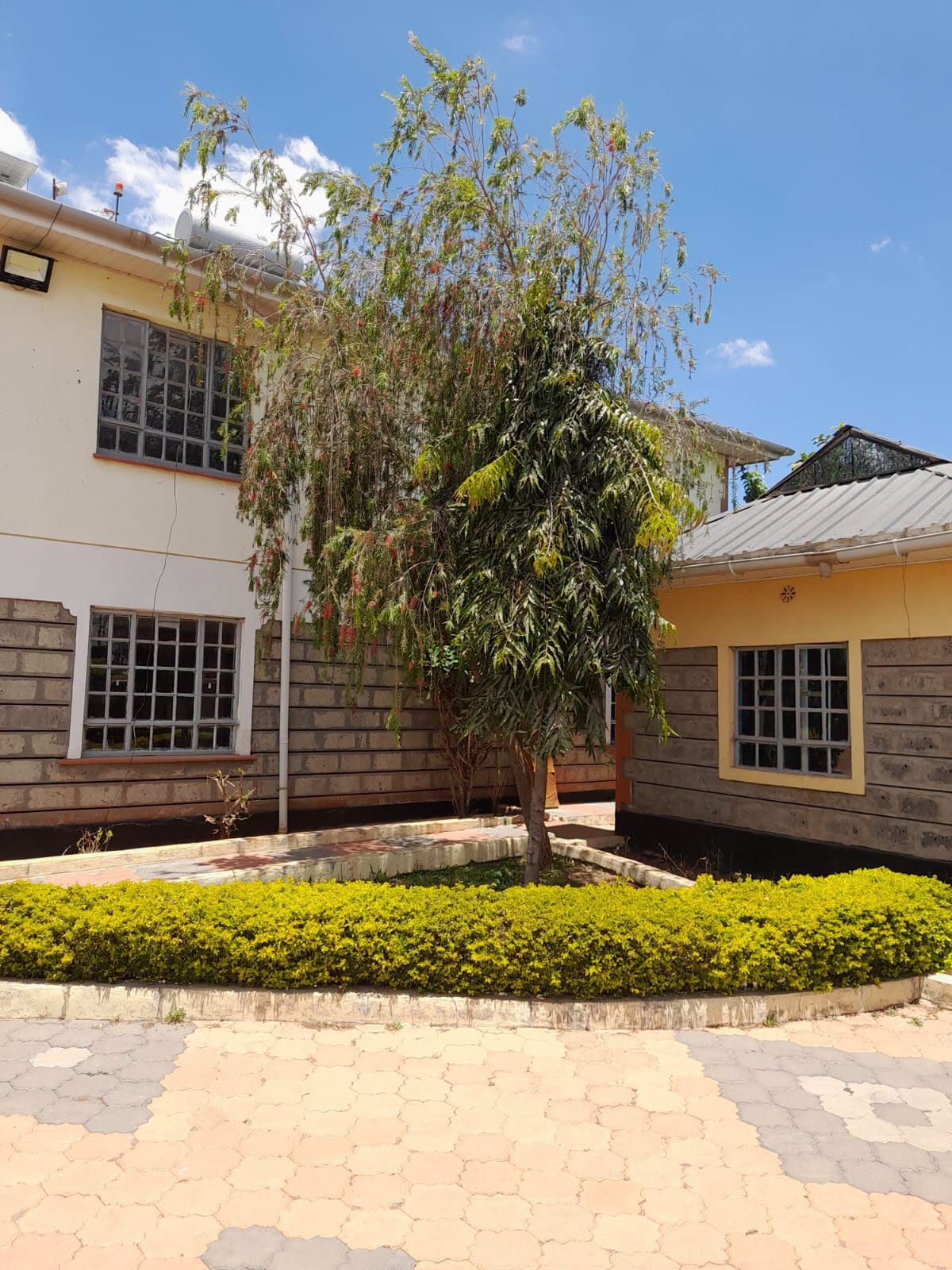 4 bedroom maisonette plus sq for rent in kangundo road next to kanisani stage Image