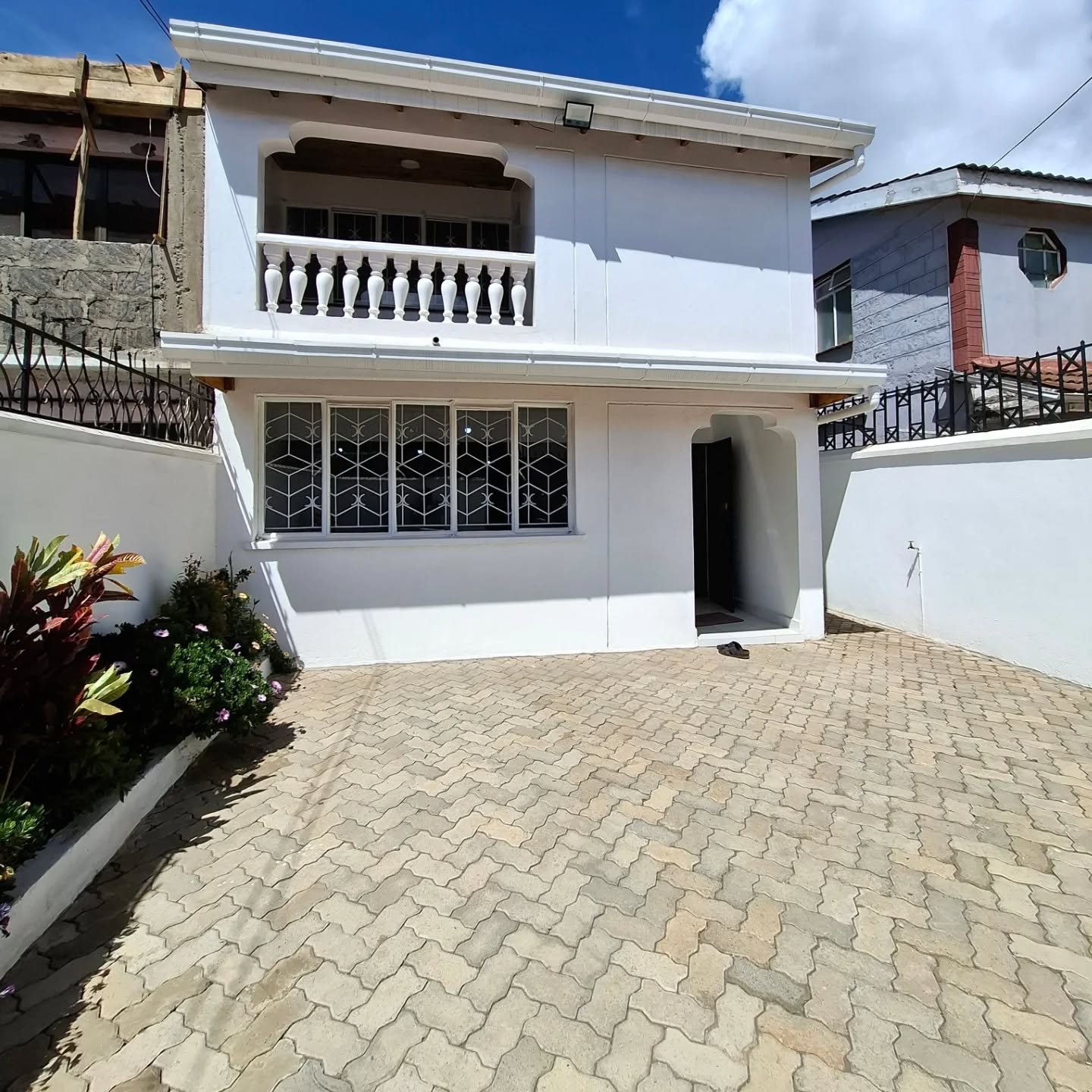 4 Bedroom Maisonette Plus SQ For Sale in Lavington