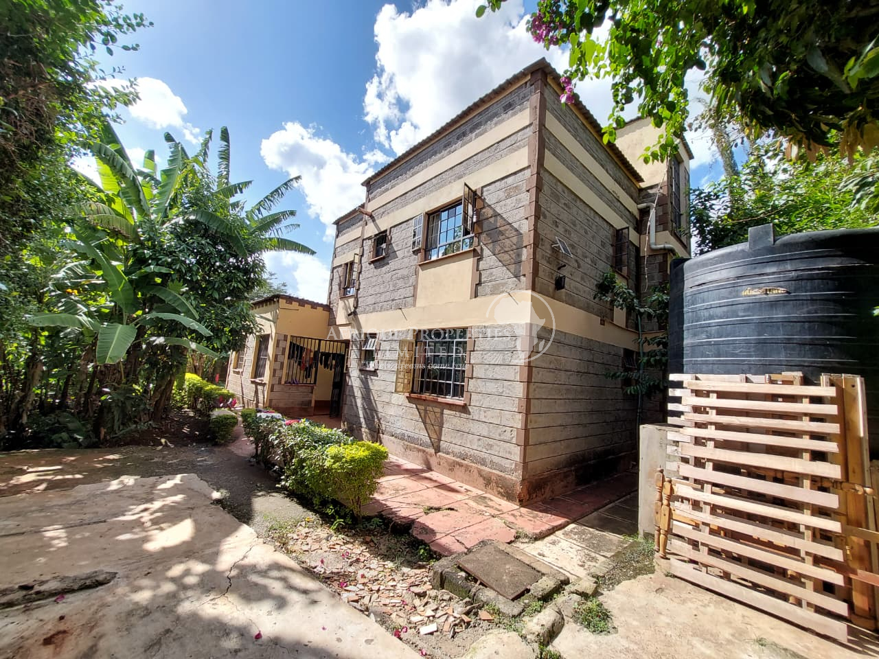 4 bedroom maisonette plus SQ for sale in Membley Estate Image