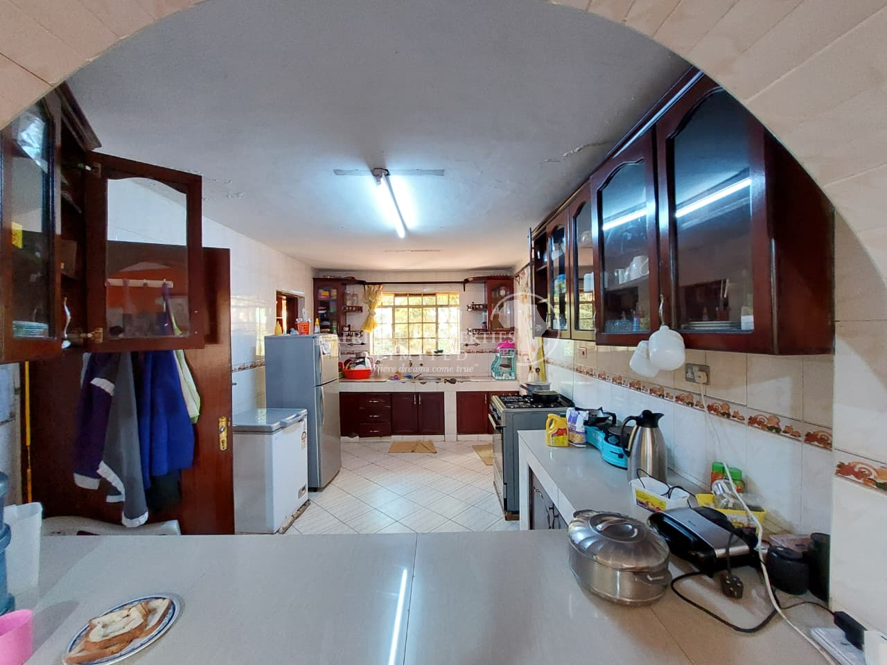 4 bedroom maisonette plus SQ for sale in Membley Estate