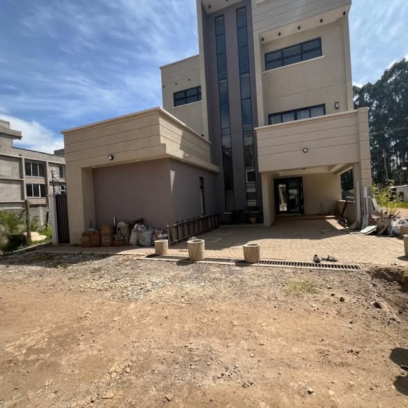 4 BEDROOM MAISONETTE PLUS SQ TO LET IN LORESHO