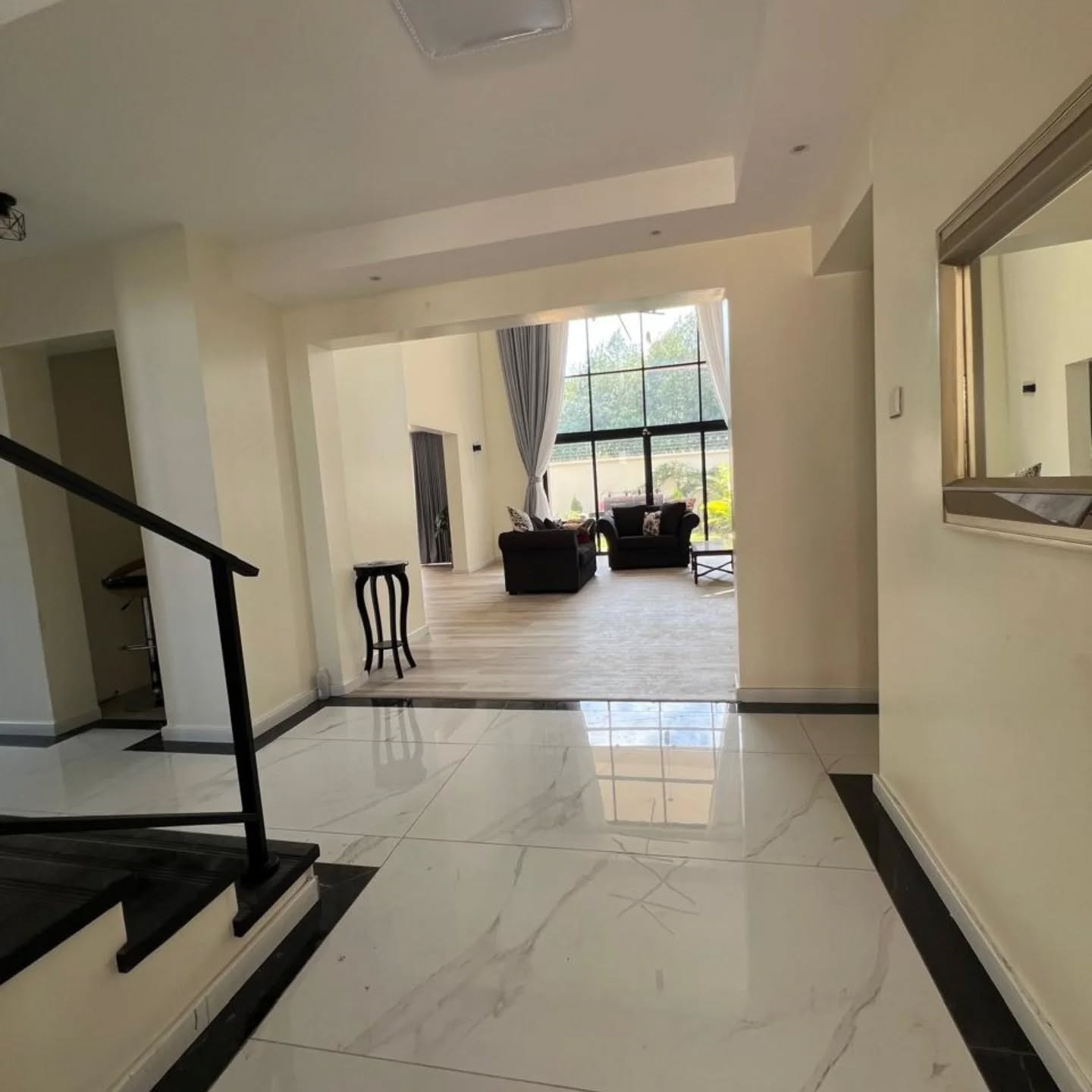 4 BEDROOM MAISONETTE PLUS SQ TO LET IN LORESHO Image