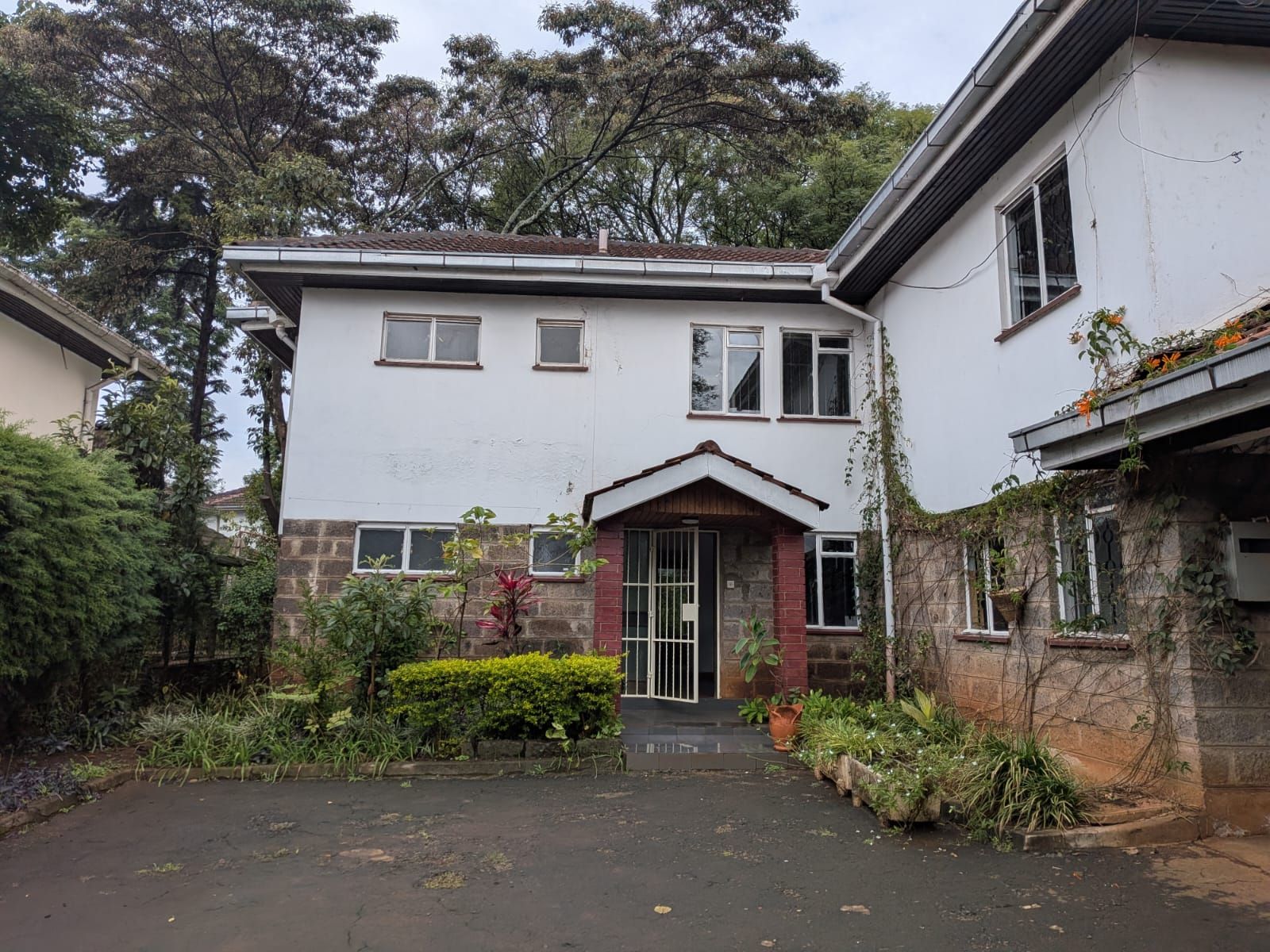 4 bedroom maisonette to let in Lavington Estate, Convent Drive