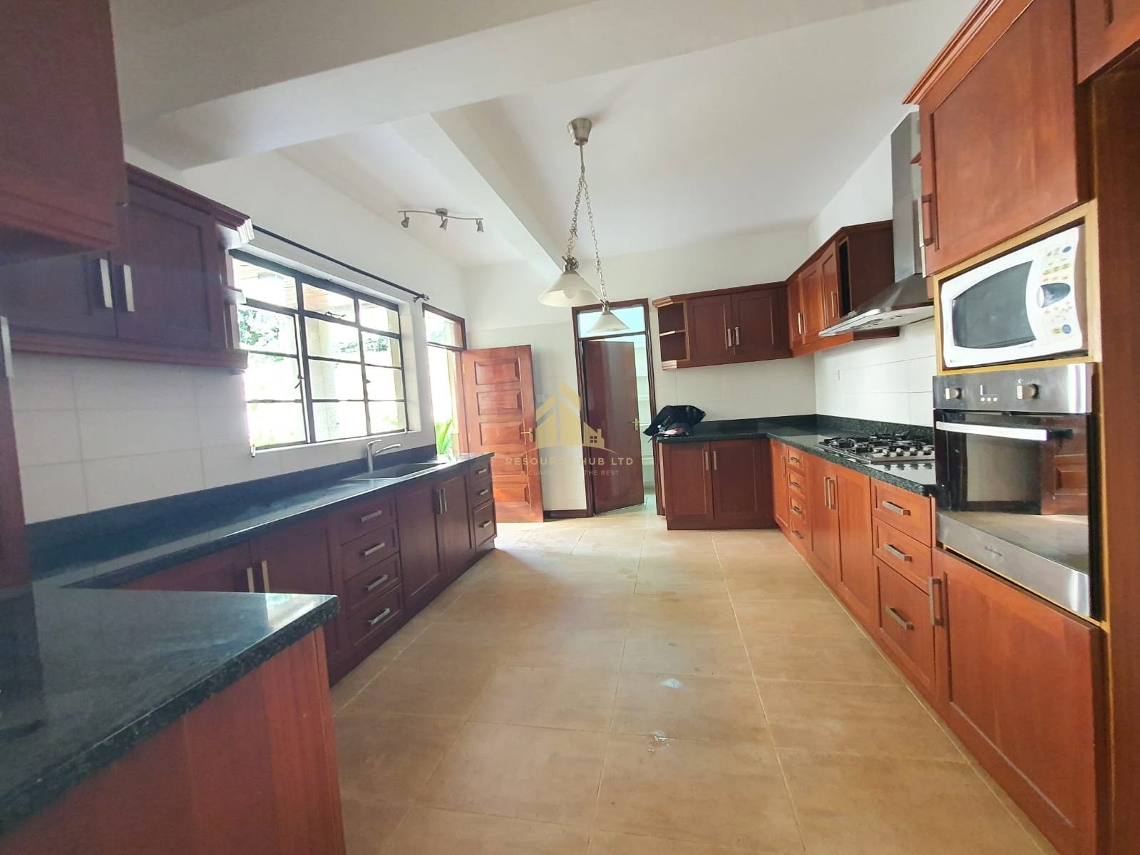 4 bedroom maisonette to let in spring valley Image