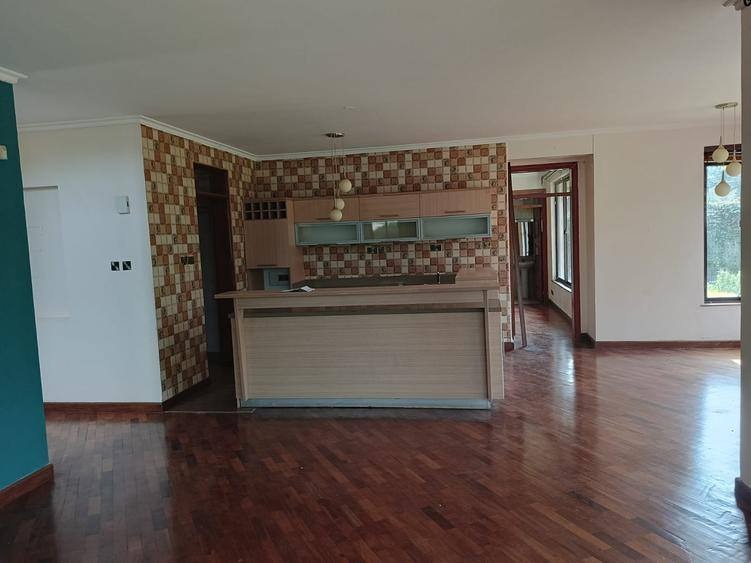 4 bedroom maisonette with dsq for rent in Ridgeways Image