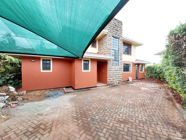 4 bedroom mansion to let in Fourways junction along Kiambu road.