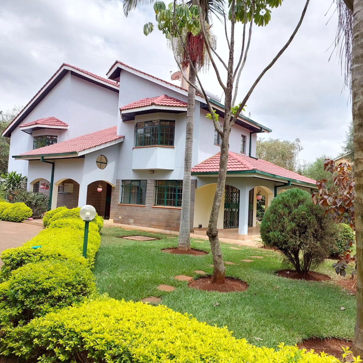 4 bedroom mansion to let in Runda.