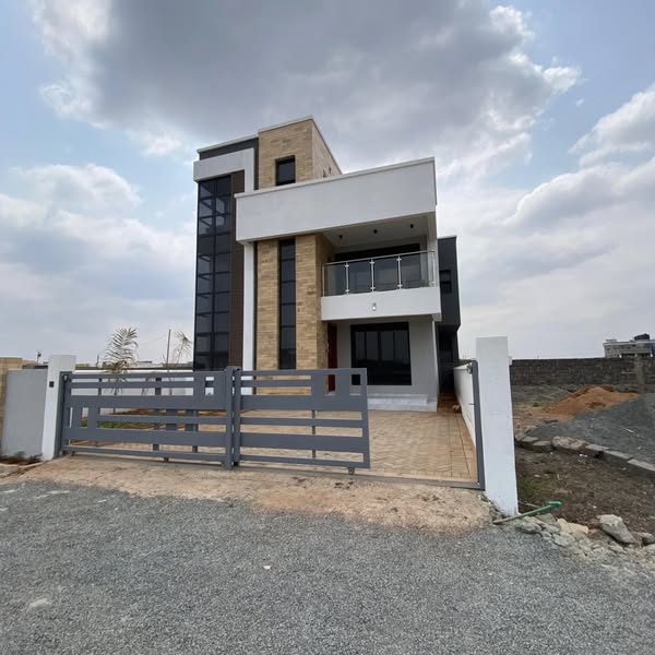 4 Bedroom Mansionates + DSQ for Sale in Ruiru Image