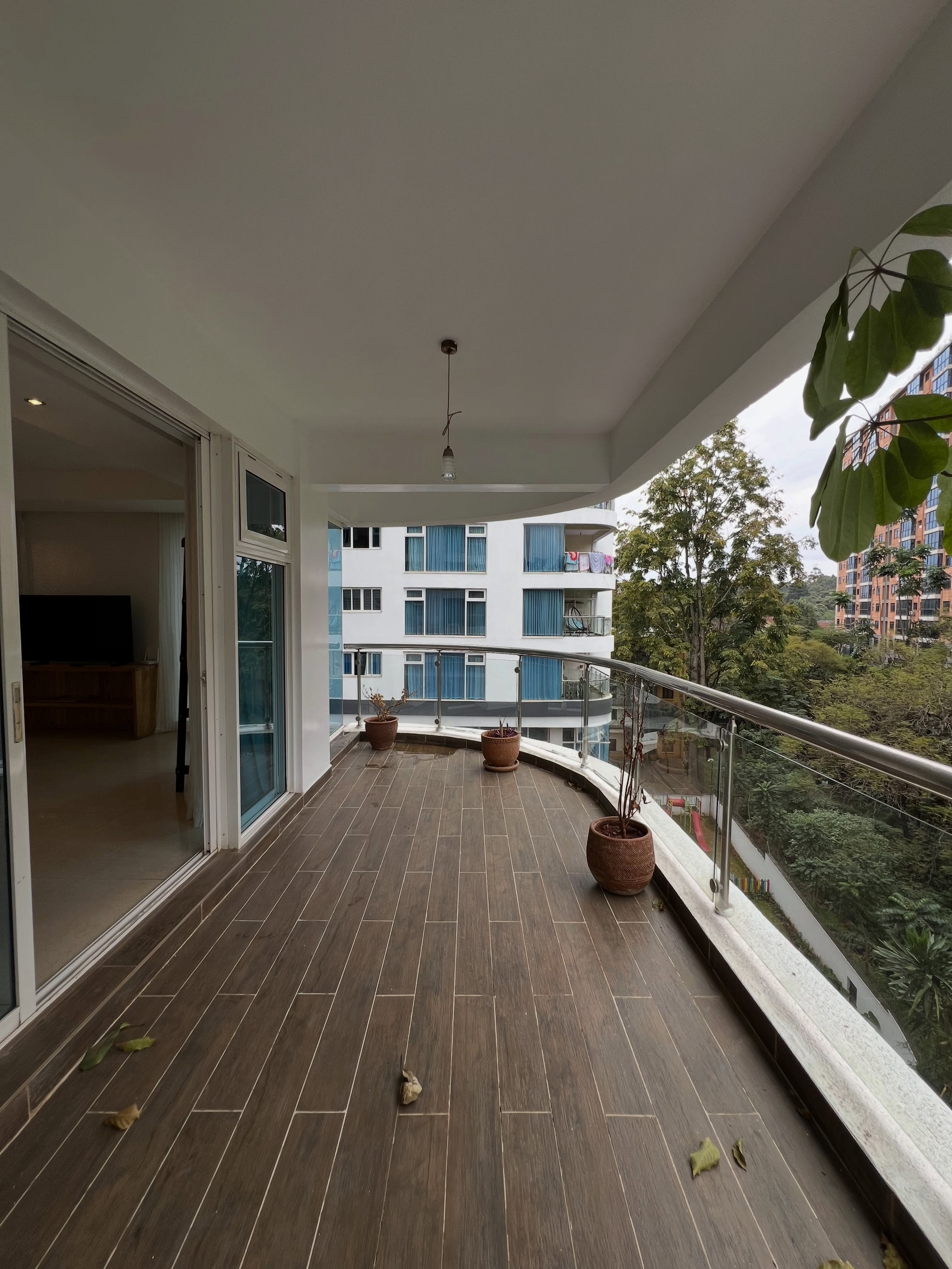 4 bedroom plus sq apartment to let located in the heart of Riverside area Image
