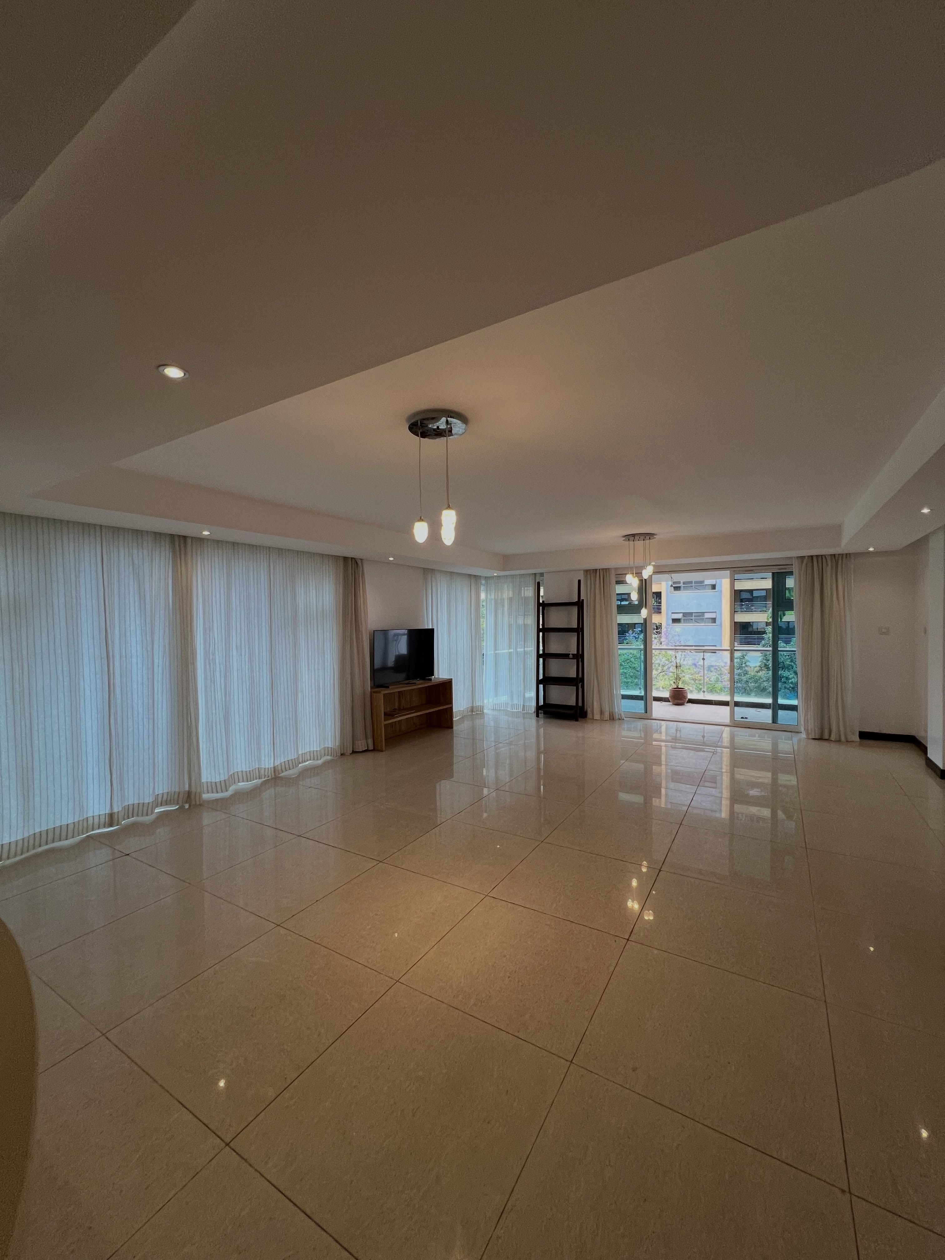 4 bedroom plus sq apartment to let located in the heart of Riverside area Image