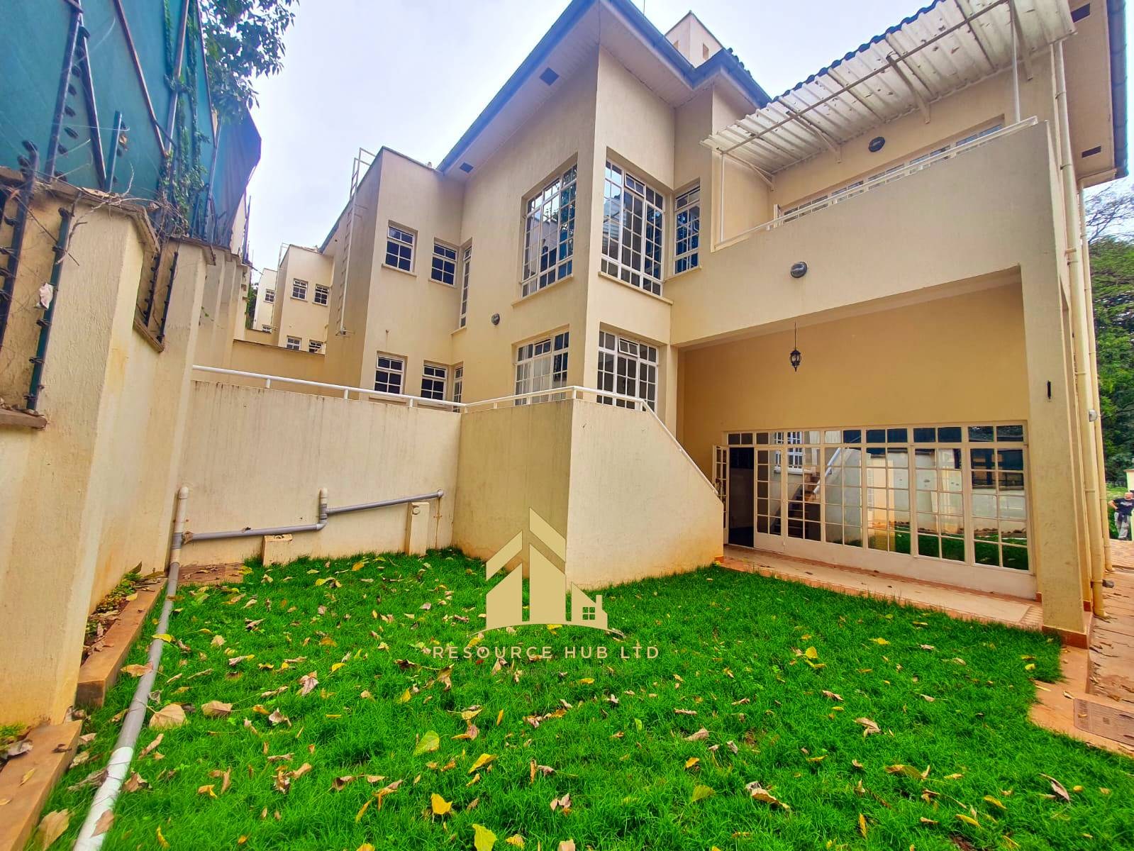 4 bedroom town house with DSQ to let in Kyuna