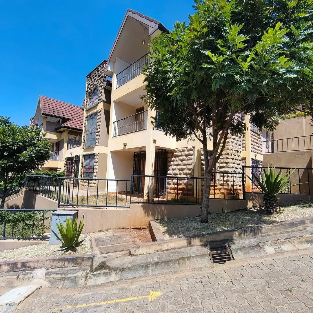 4 Bedroom Townhouse + DSQ for Rent/ sale in redhill