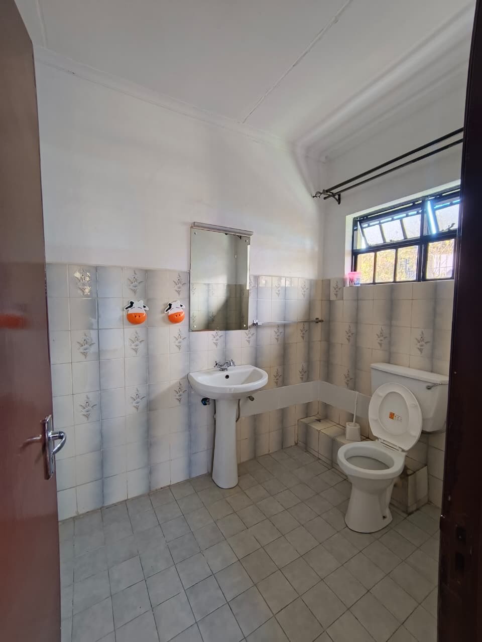 4-Bedroom Townhouse + DSQ To Let in Lavington Image
