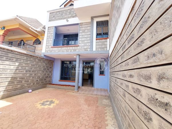 4 bedroom townhouse for rent in Safari Park