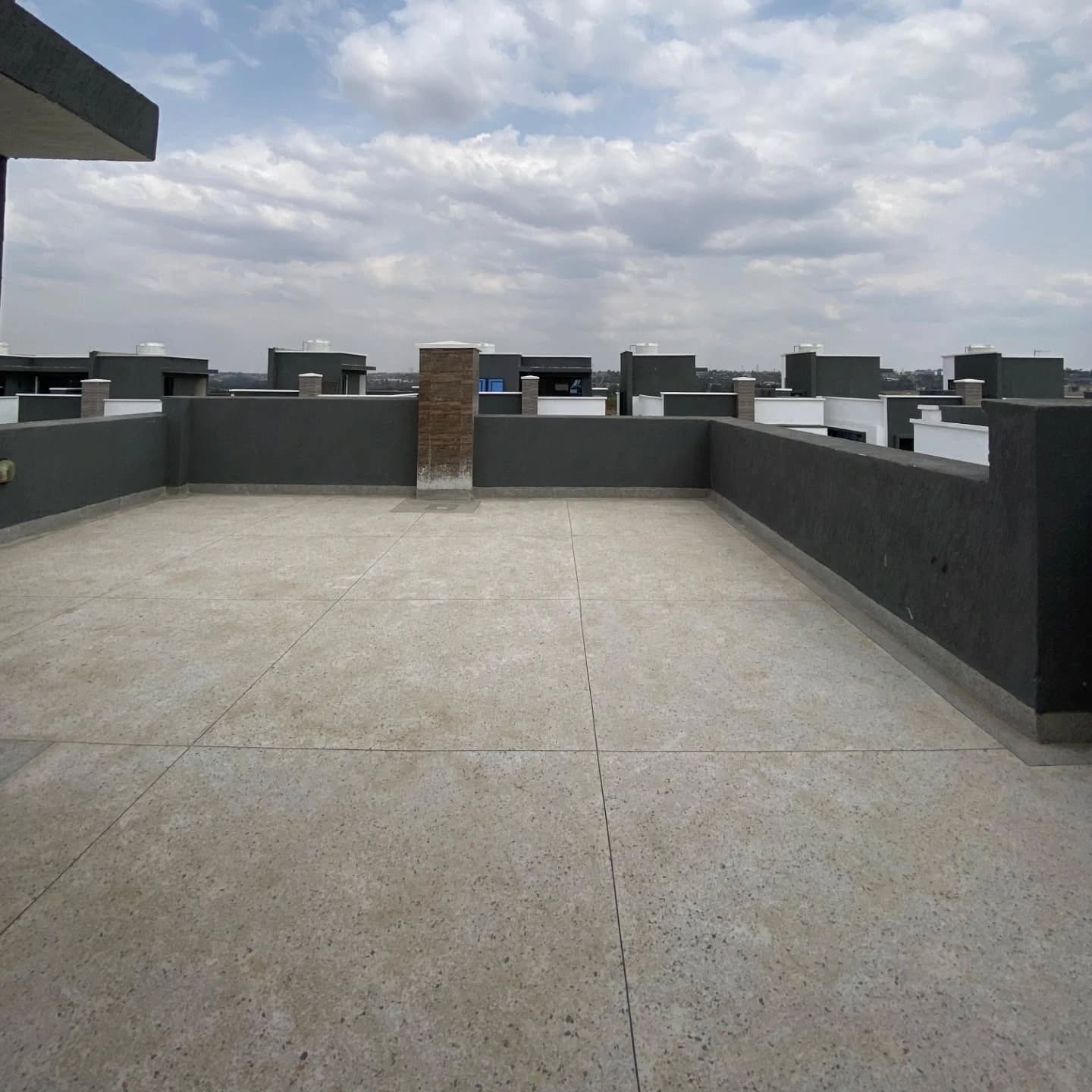 4 bedroom townhouse for sale or rent in Eastern Bypass Image