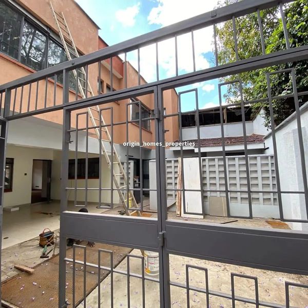 4 bedroom Townhouse plus dsq For Rent in Riverside Drive