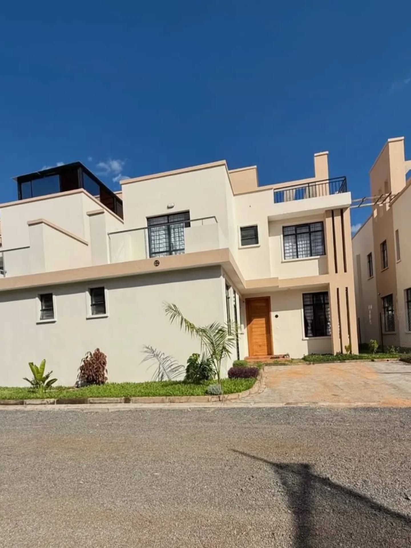 4 Bedroom Townhouse plus Sq For Sale/Rent in Membley