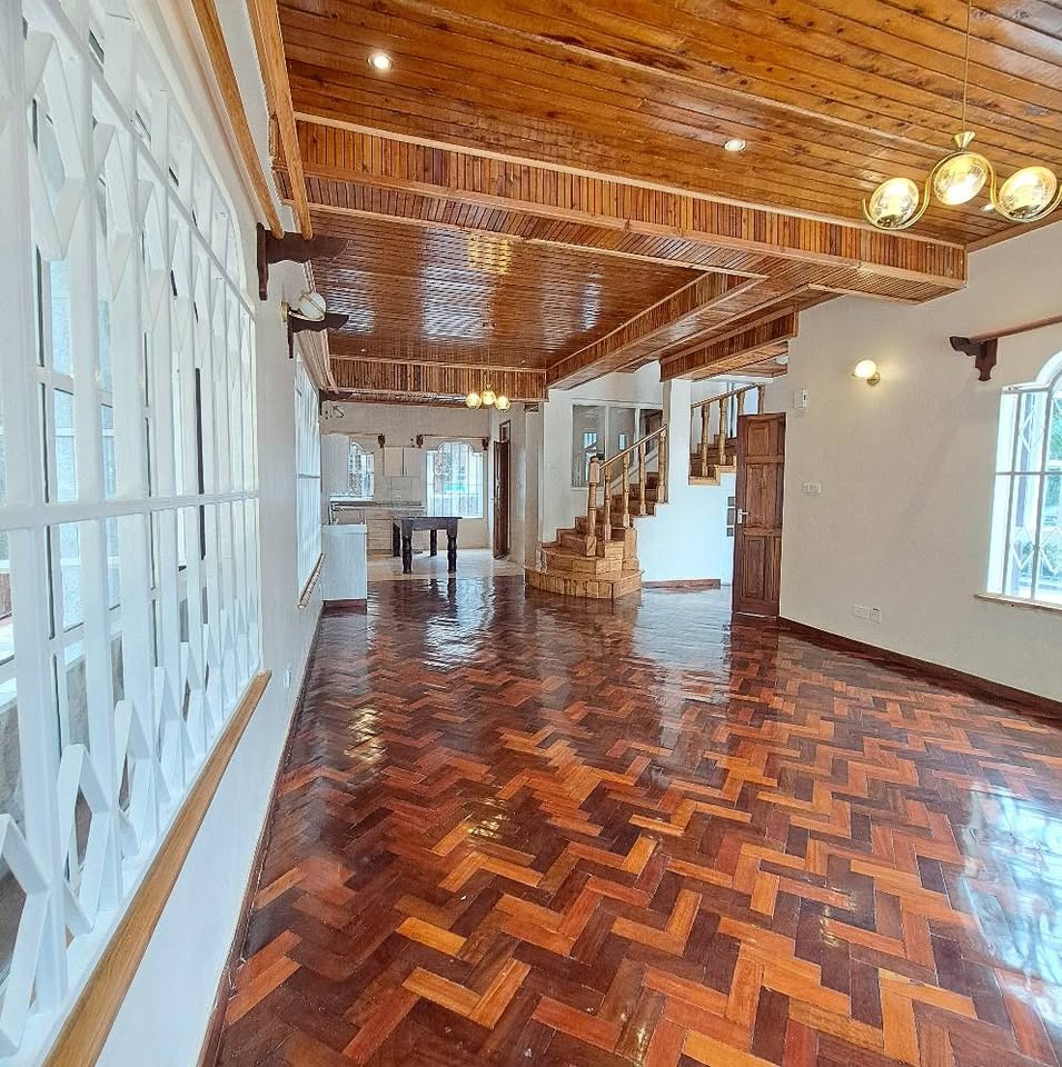 4 bedroom townhouse to let in Spring Valley Image