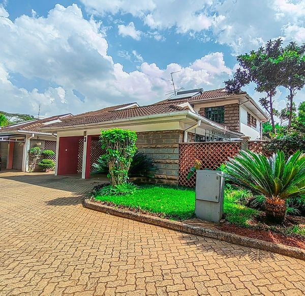 4 bedroom townhouse to let or for sale in Lavington