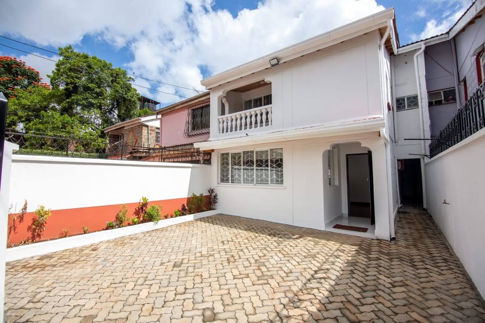 4 bedroom townhouse with dsq for sale or rent in Lavington Image