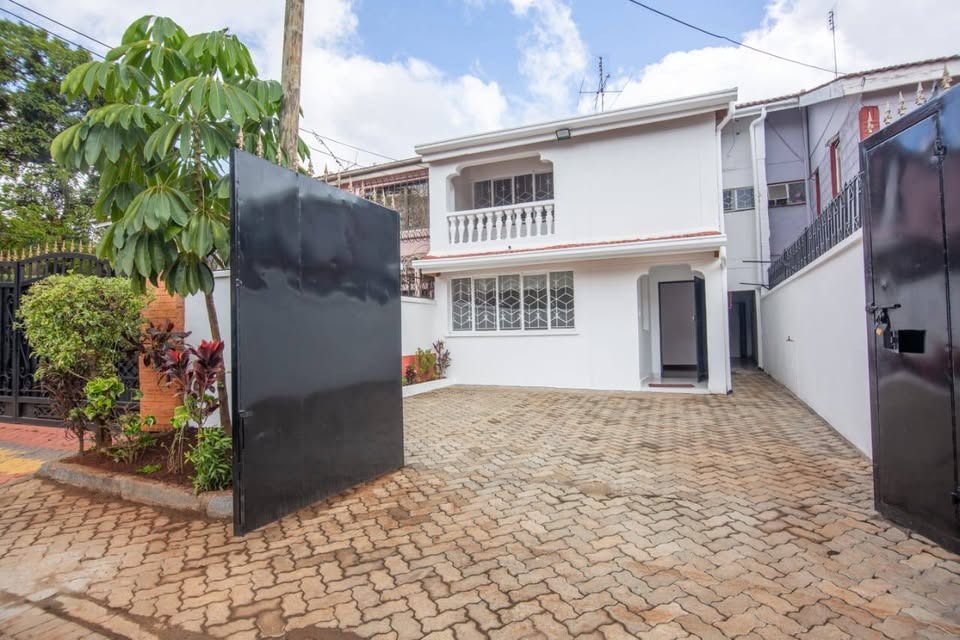 4 bedroom townhouse with dsq for sale or rent in Lavington