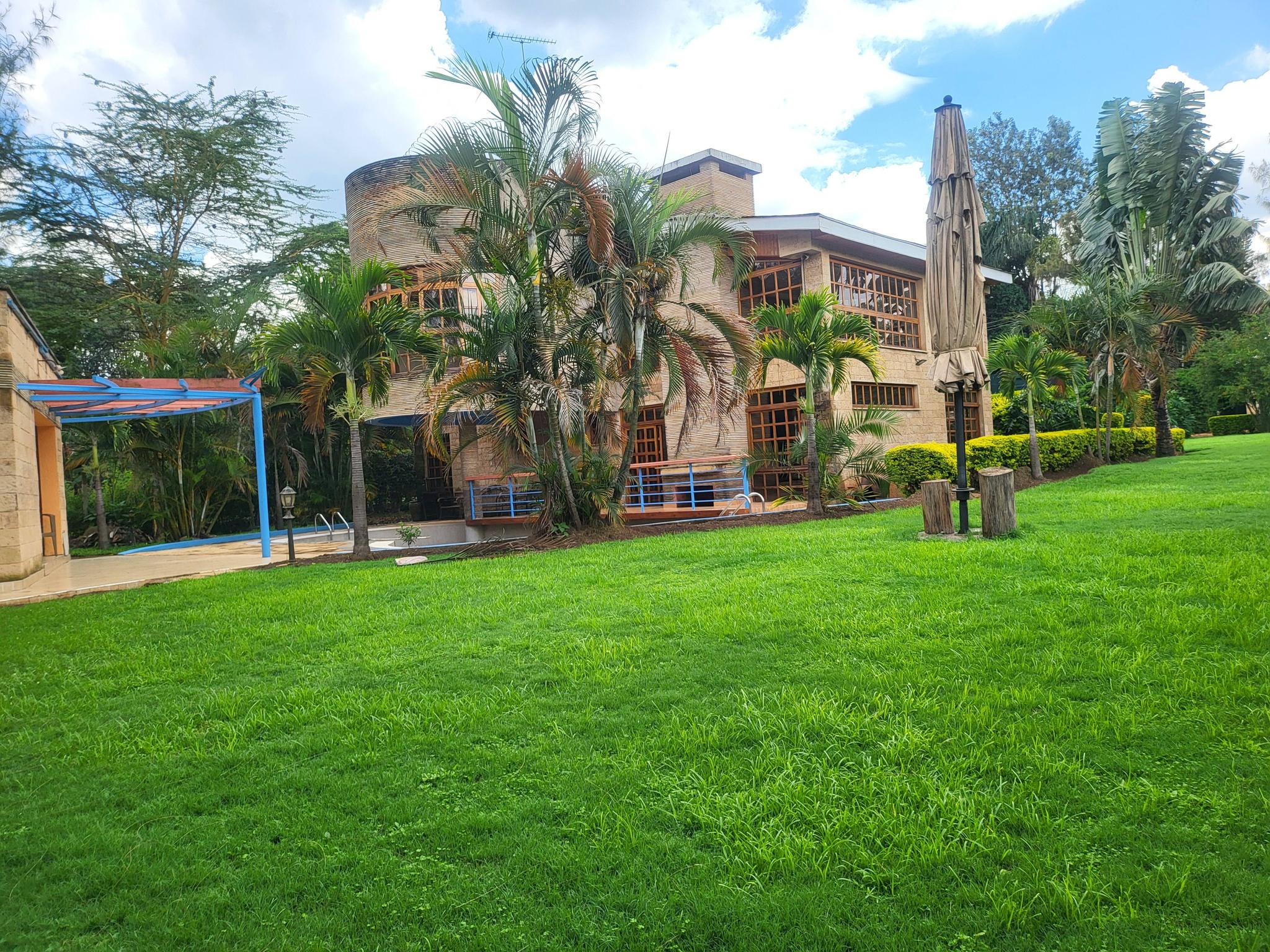 4 bedroom villa for sale or rent in Runda