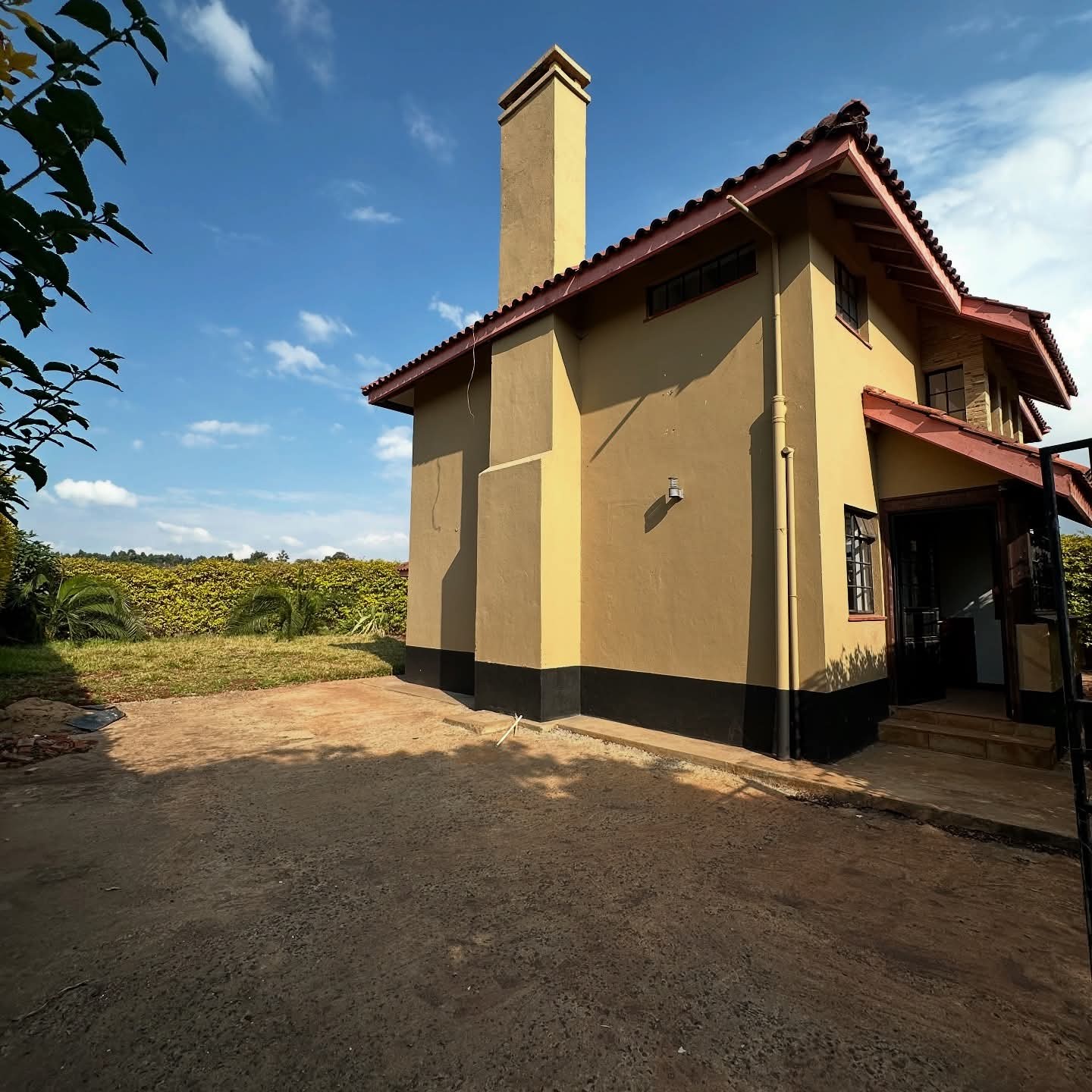 4-Bedroom Villa with DSQ for Sale in Kerarapon Drive