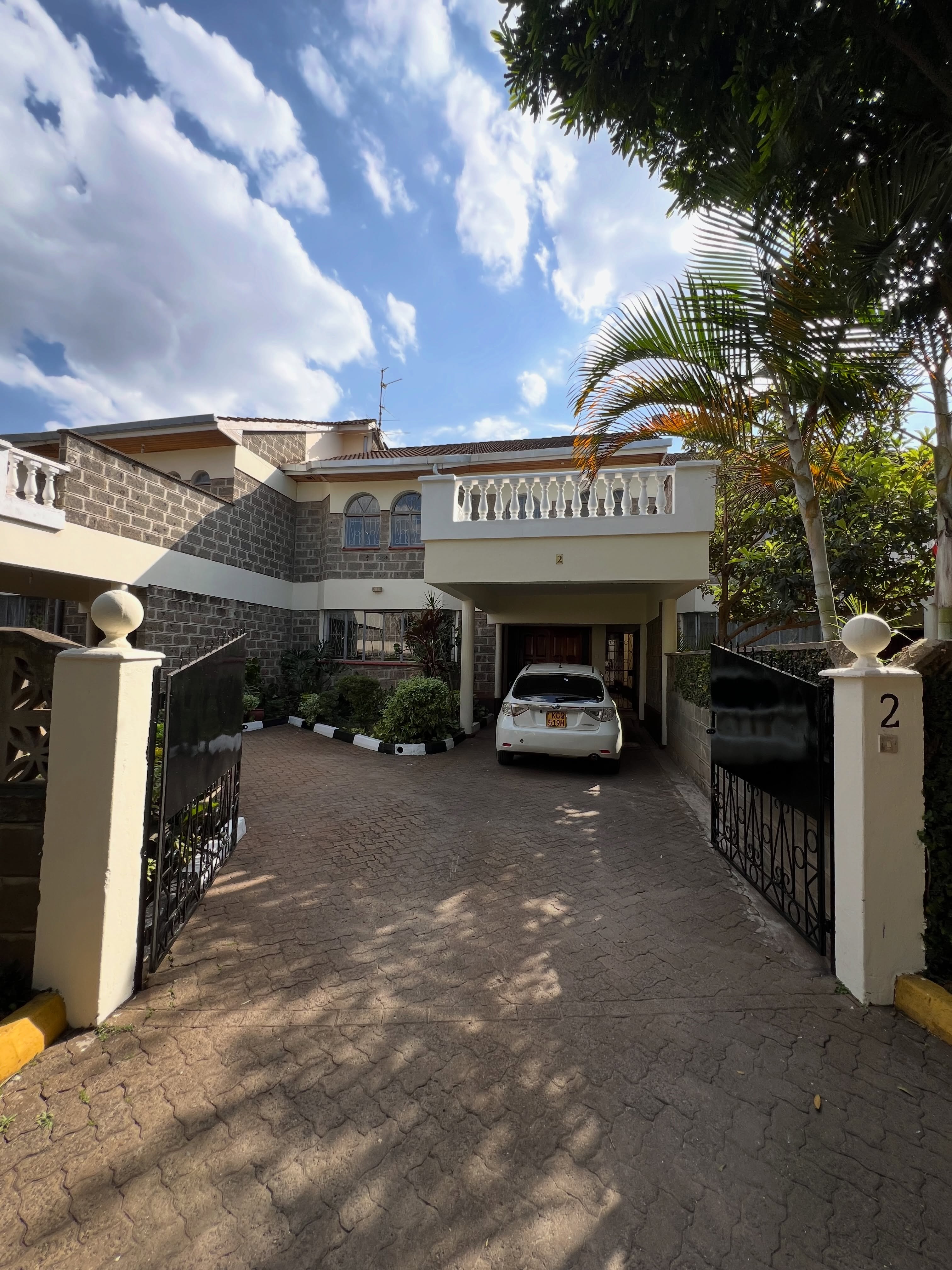 4 bedroom with sq Massionate to let in lavington