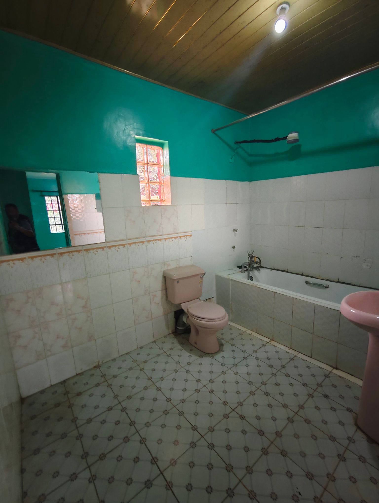 4 bedrooms bungalow with master ensuit for rent in Matasia. Image