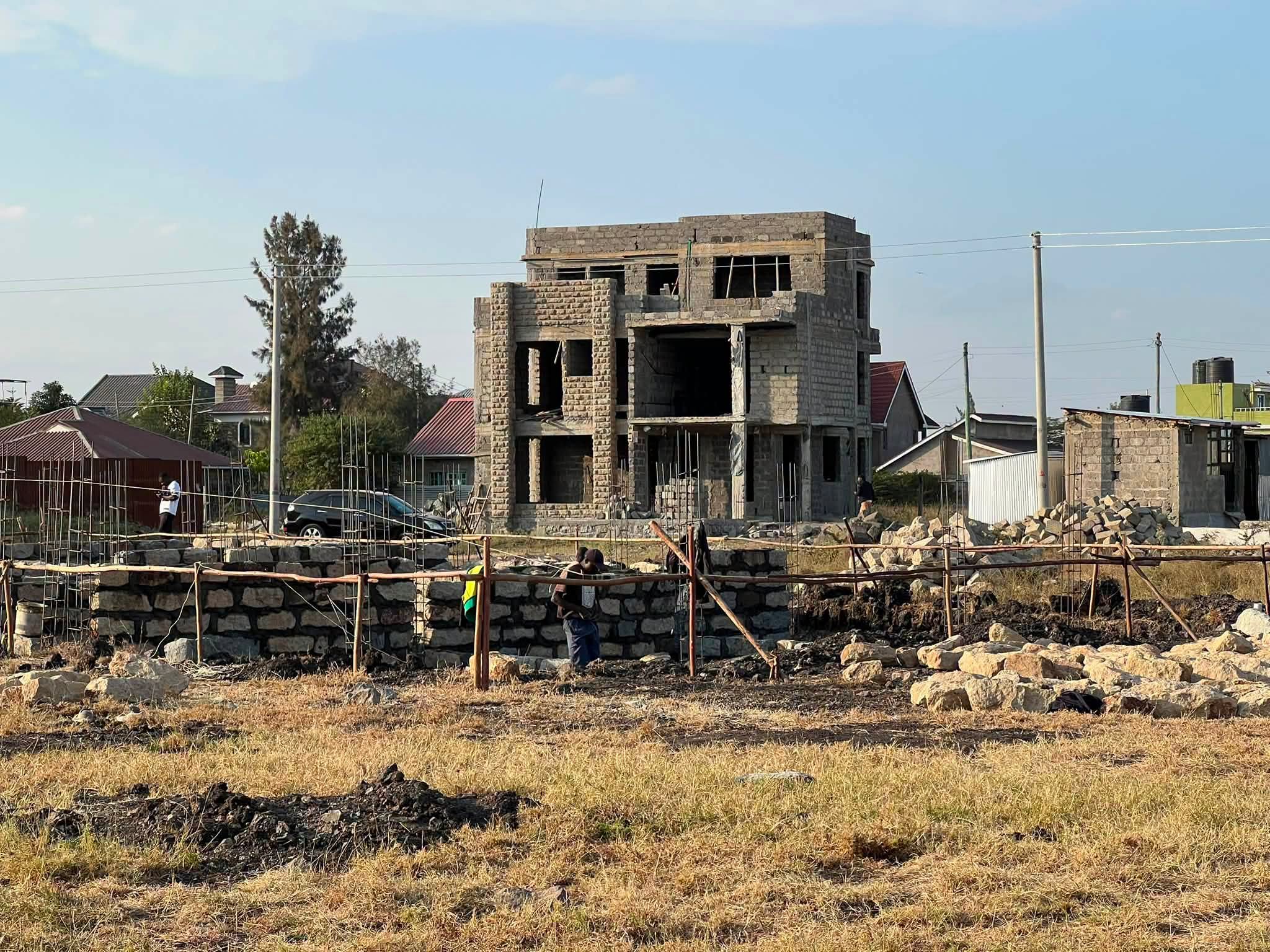 40 by 80 plot for sale in utawala airways, lakewood