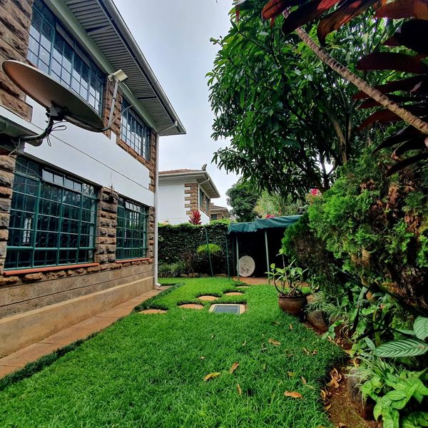 4bedroom plus dsq townhouse to let in Lavington