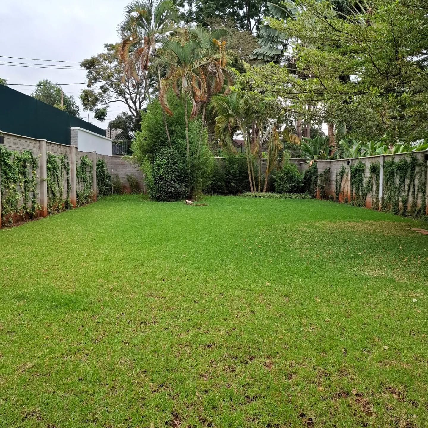 5 and 6 Bedroom Maisonette For Sale in Kyuna