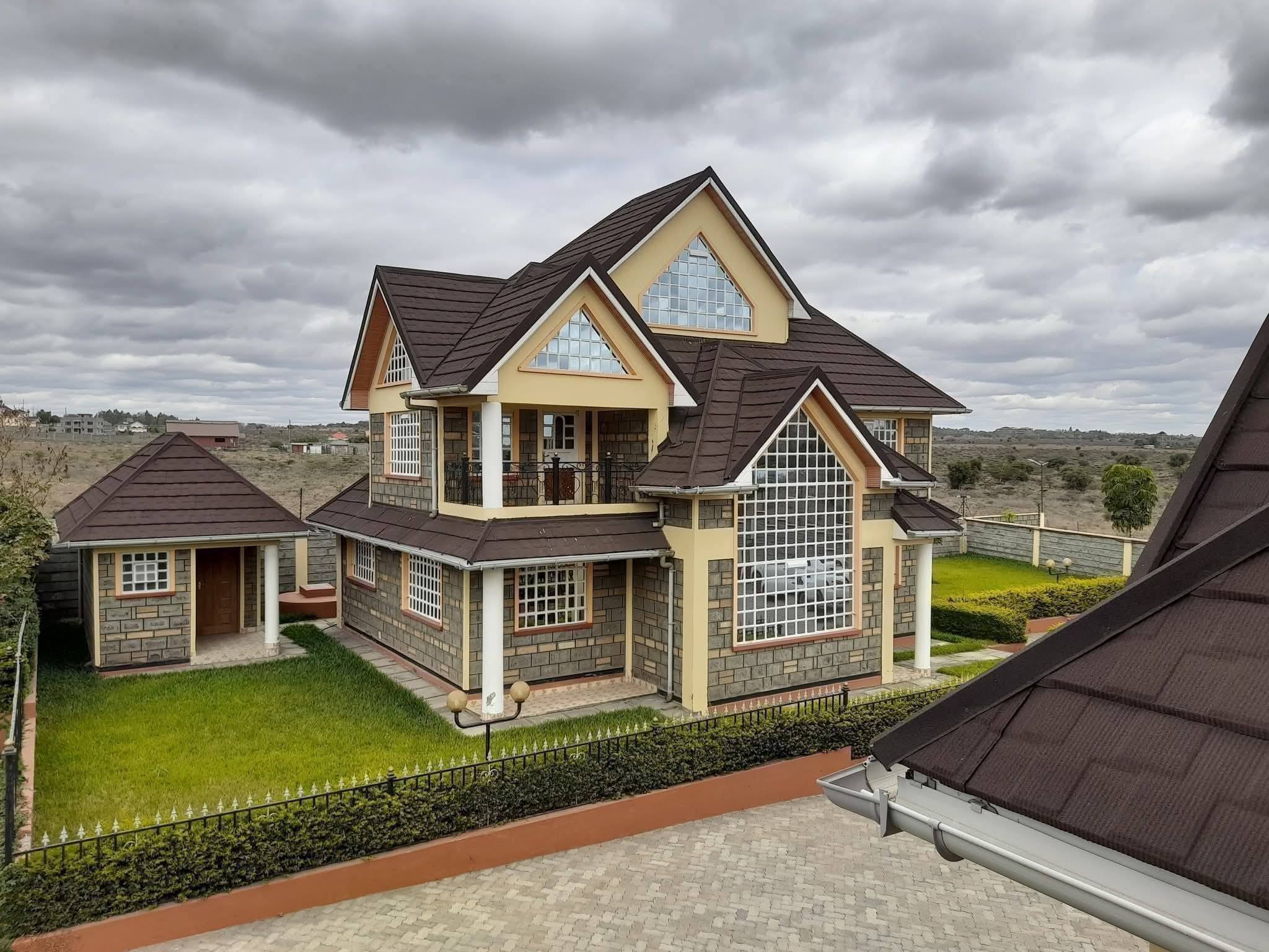 5 Bedroom All En-suite Maisonette Plus Dsq For Rent in Kitengela, Yukos