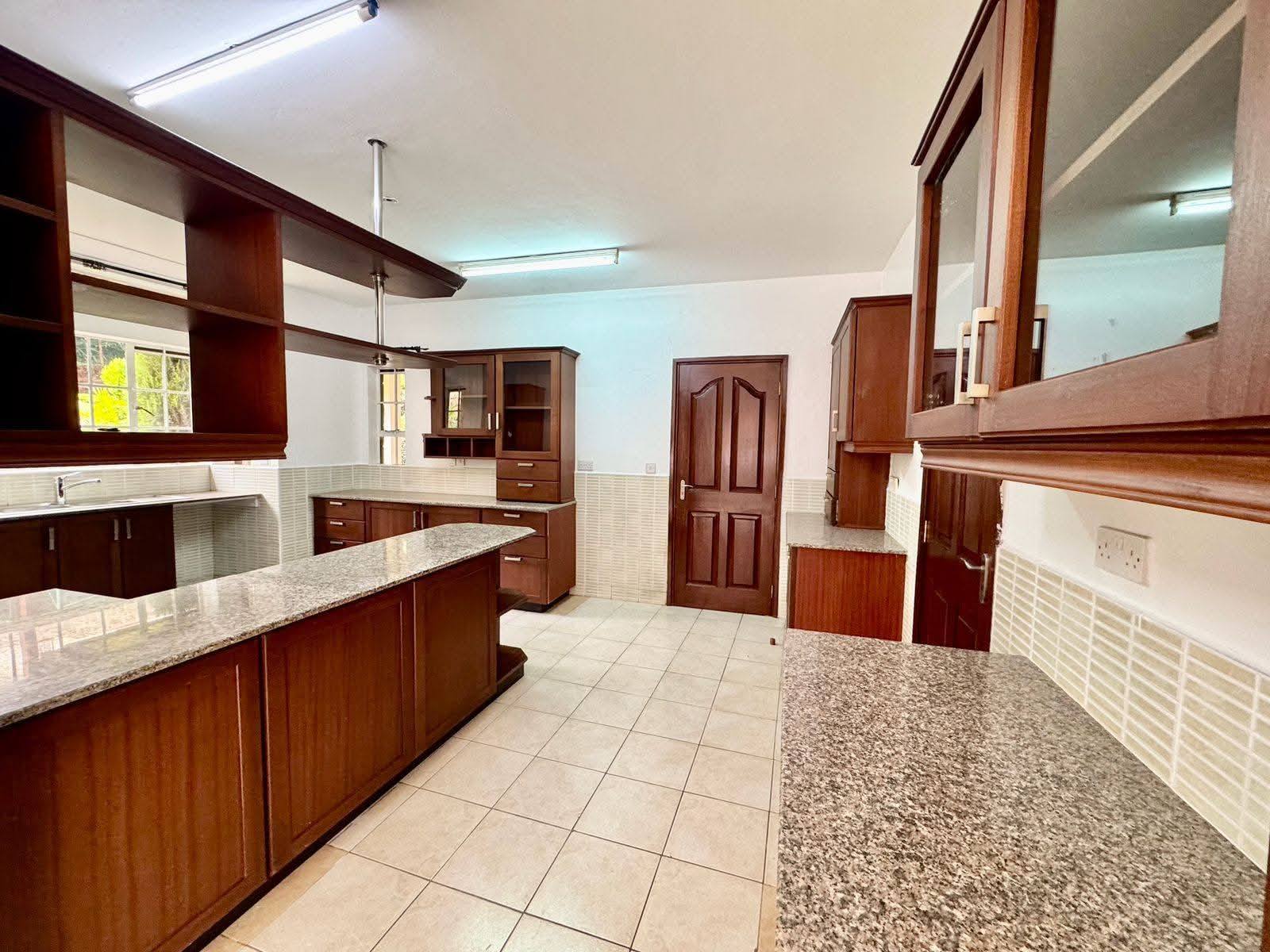 5-Bedroom All En-Suite Townhouse To Let in Rosslyn Lone Tree Image