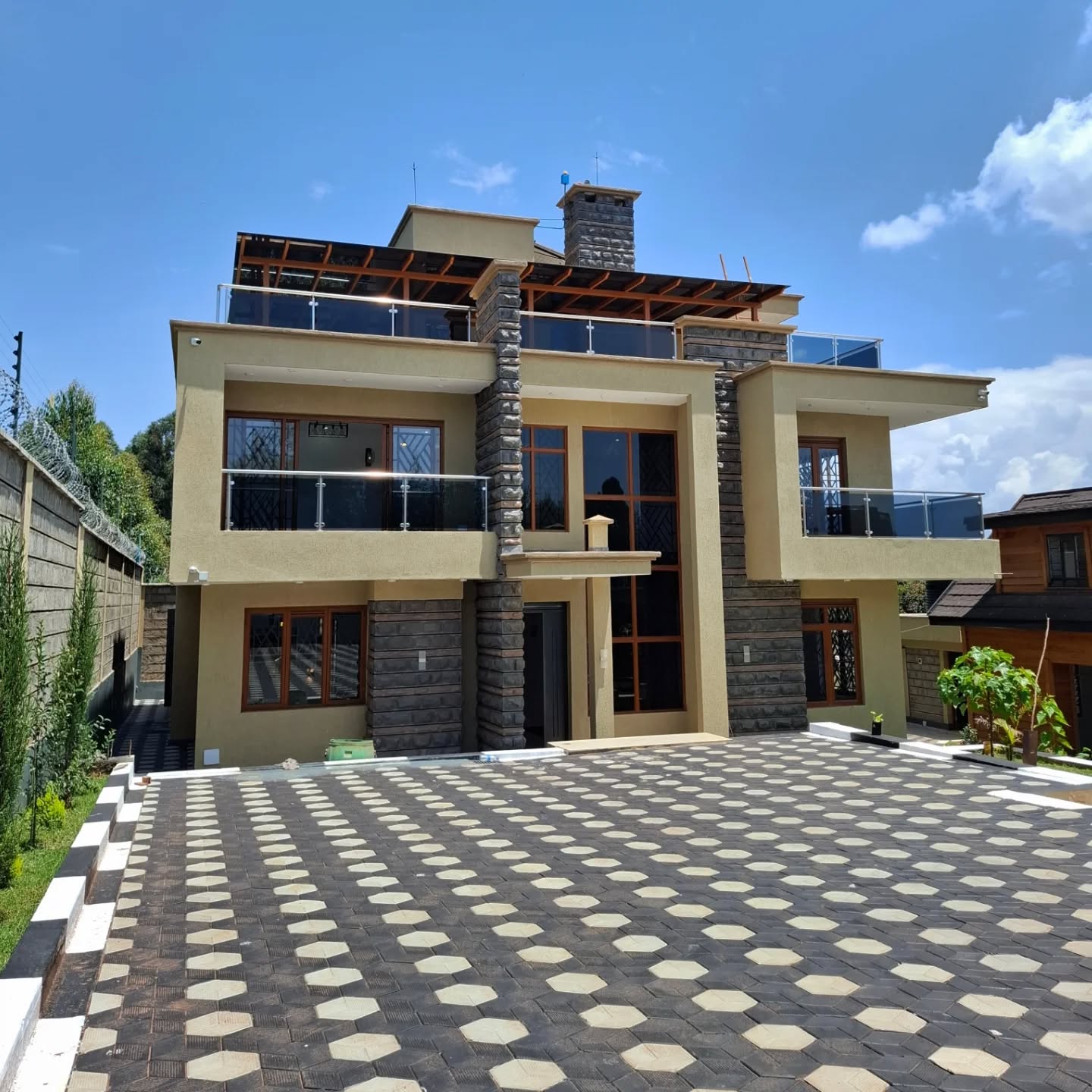 5 Bedroom Apartment + DSQ for sale in Kikuyu