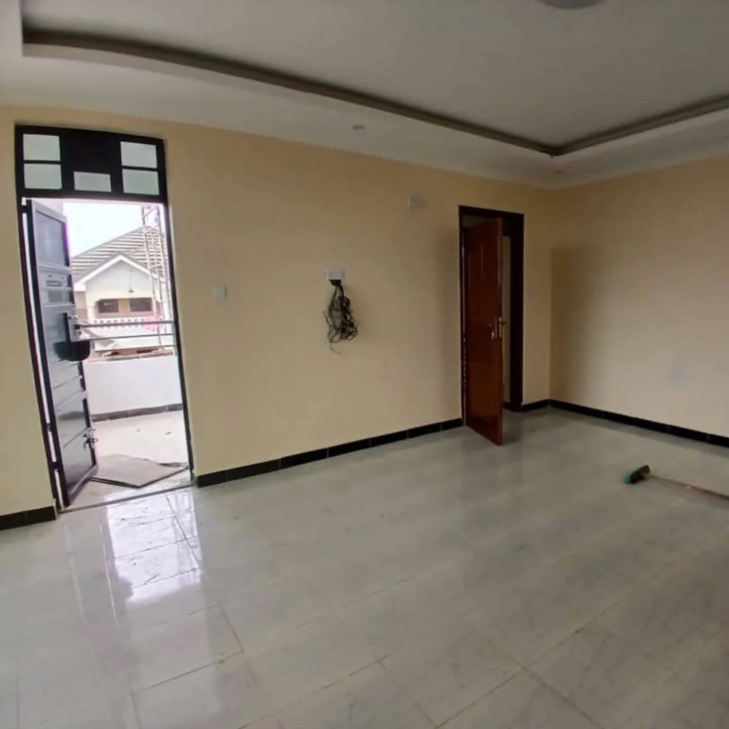 5 Bedroom Apartment For Sale on Kenyatta Road. Image