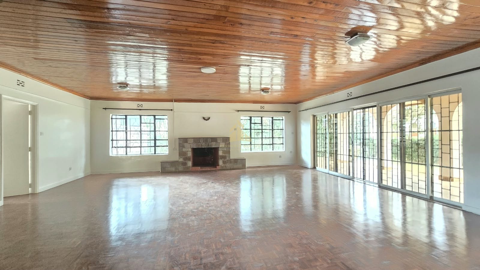 5-bedroom colonial-style bungalow to let in karen Image