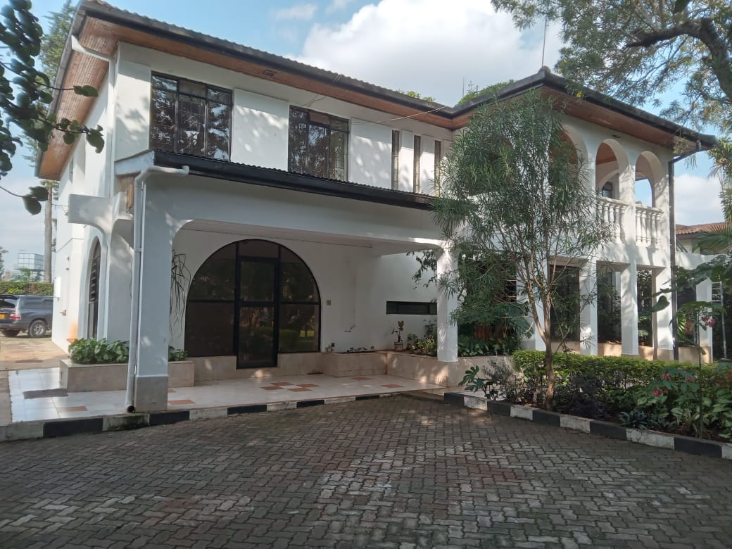 5 bedroom maisonette for sale in garden estate