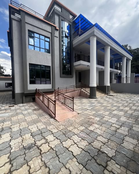 5 bedroom maiosnette plus DSQ to let in Karen